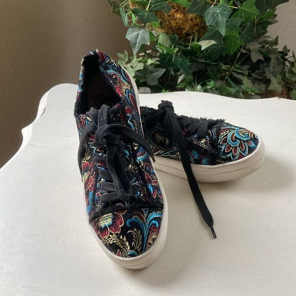 Rock & Candy Shoes | Rock & Candy Satin Floral Lace Up Sneakers Size 7 - Picture 1 of 12